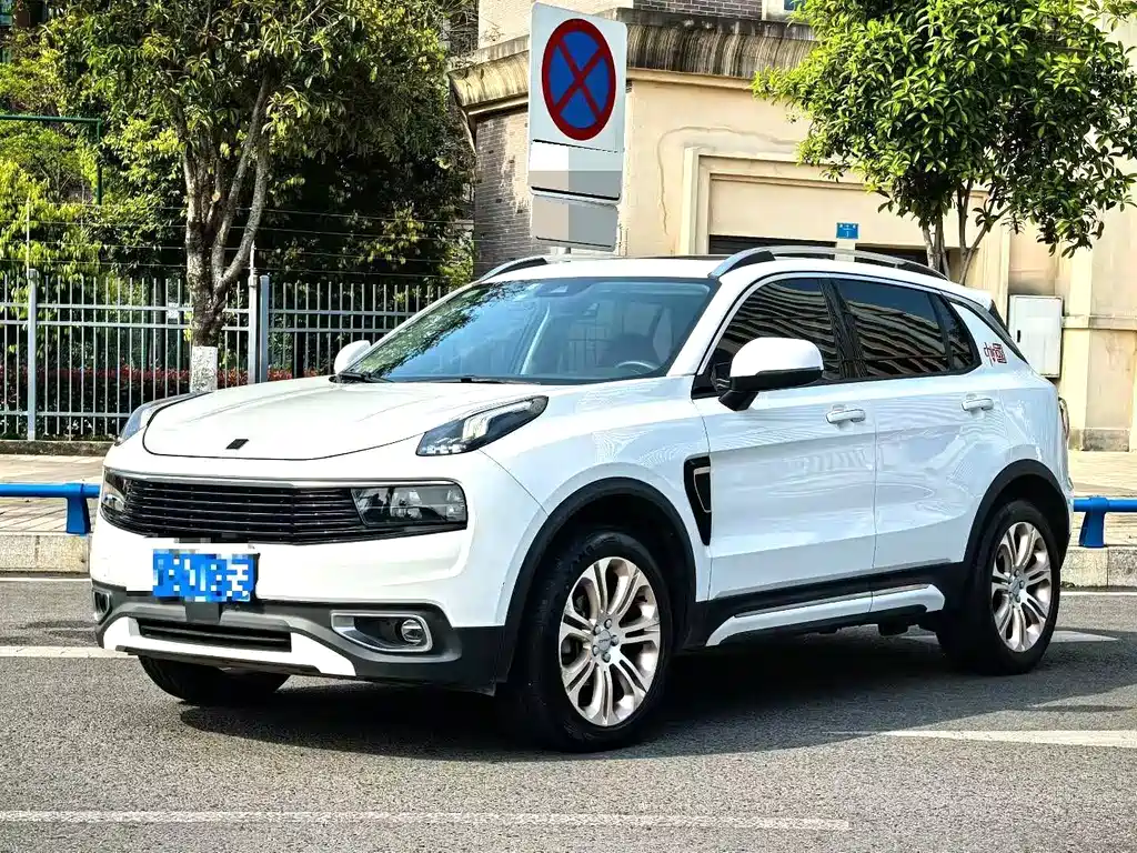 Lynk & Co 01
