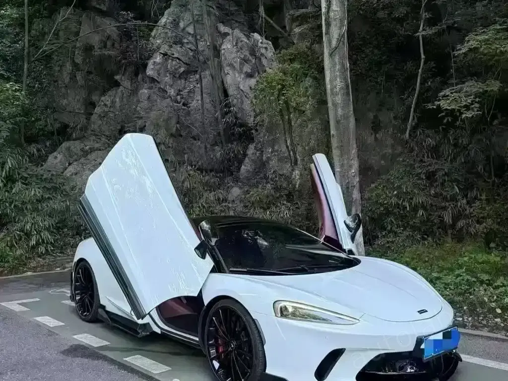 McLaren GT