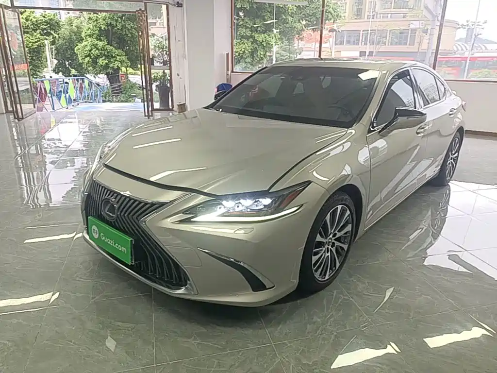Lexus ES