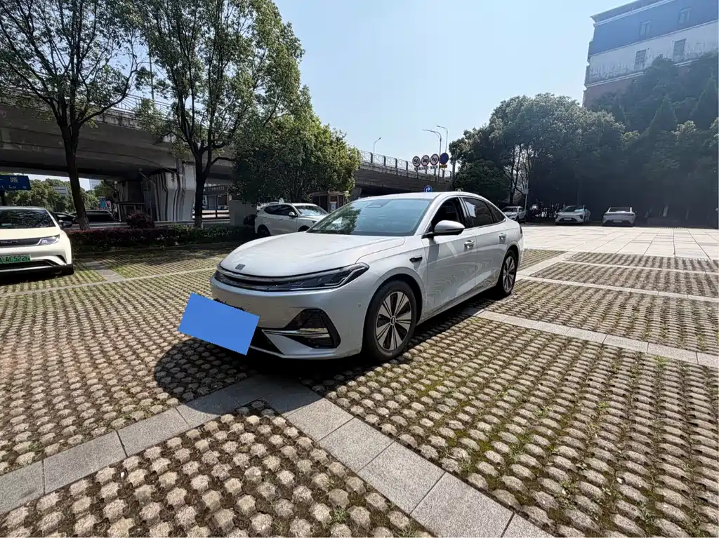 Geely 银河A7 EM