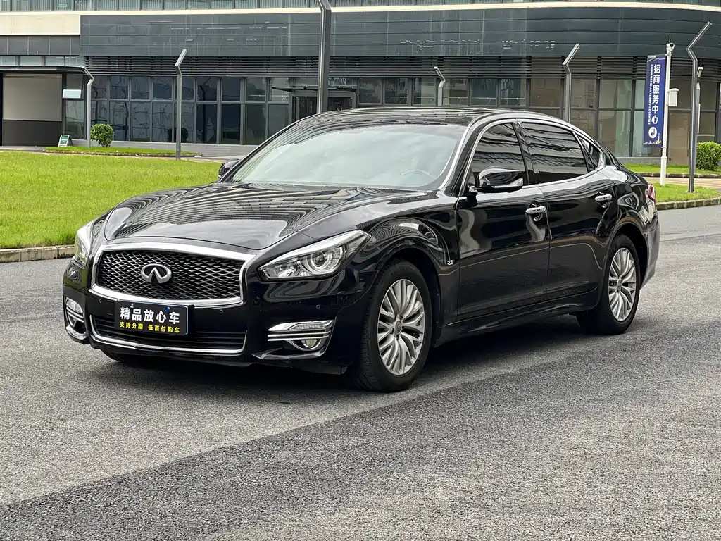 Infiniti Q70