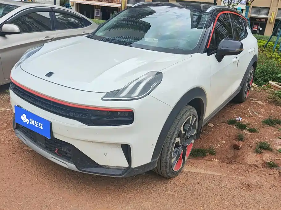Lynk & Co 06