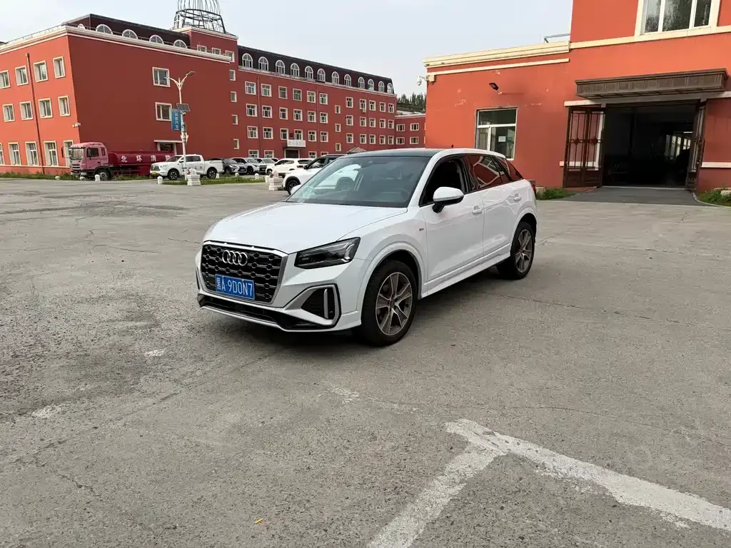 Audi Q2L