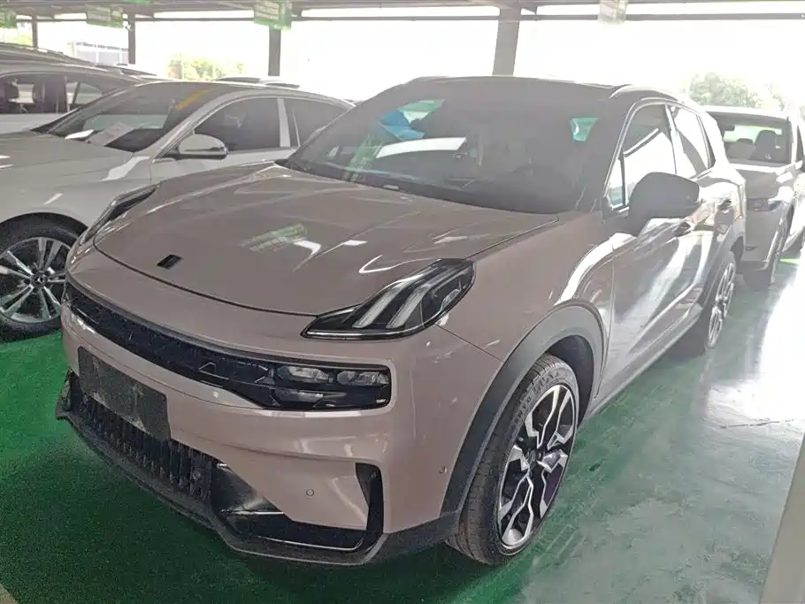 Lynk & Co 06