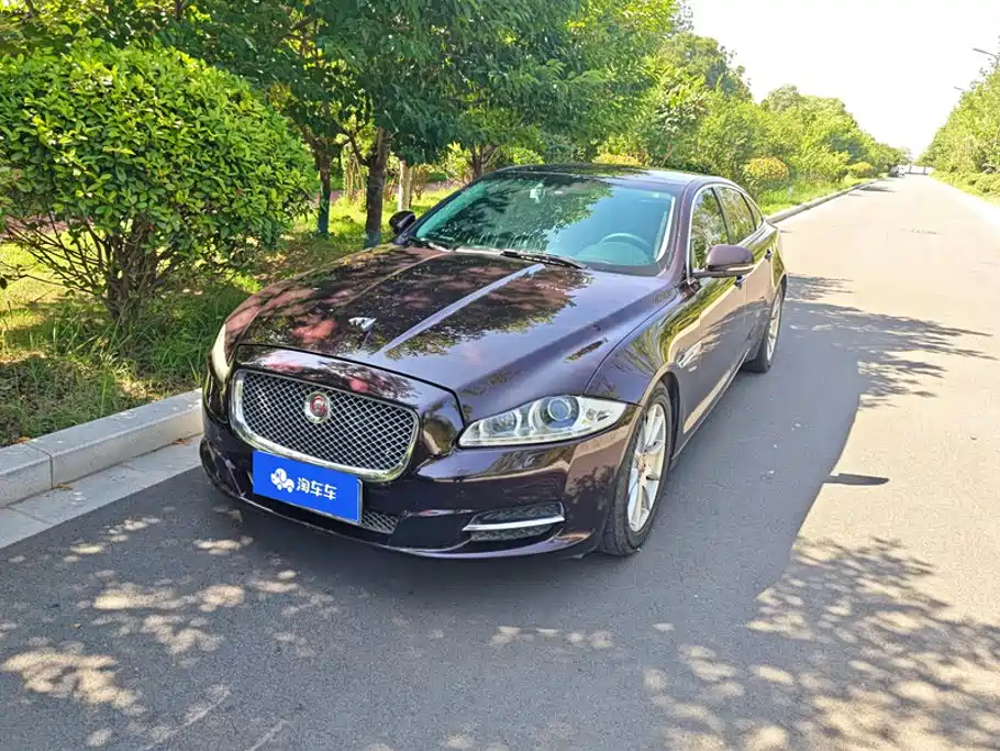 Jaguar XJ