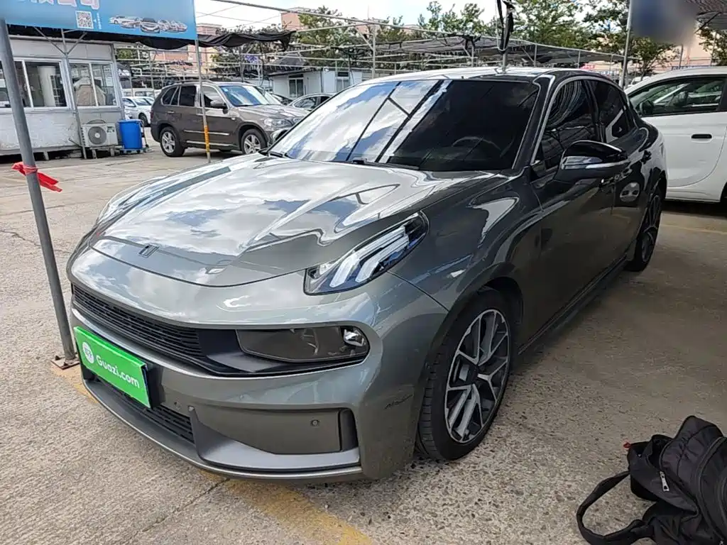 Lynk & Co 03