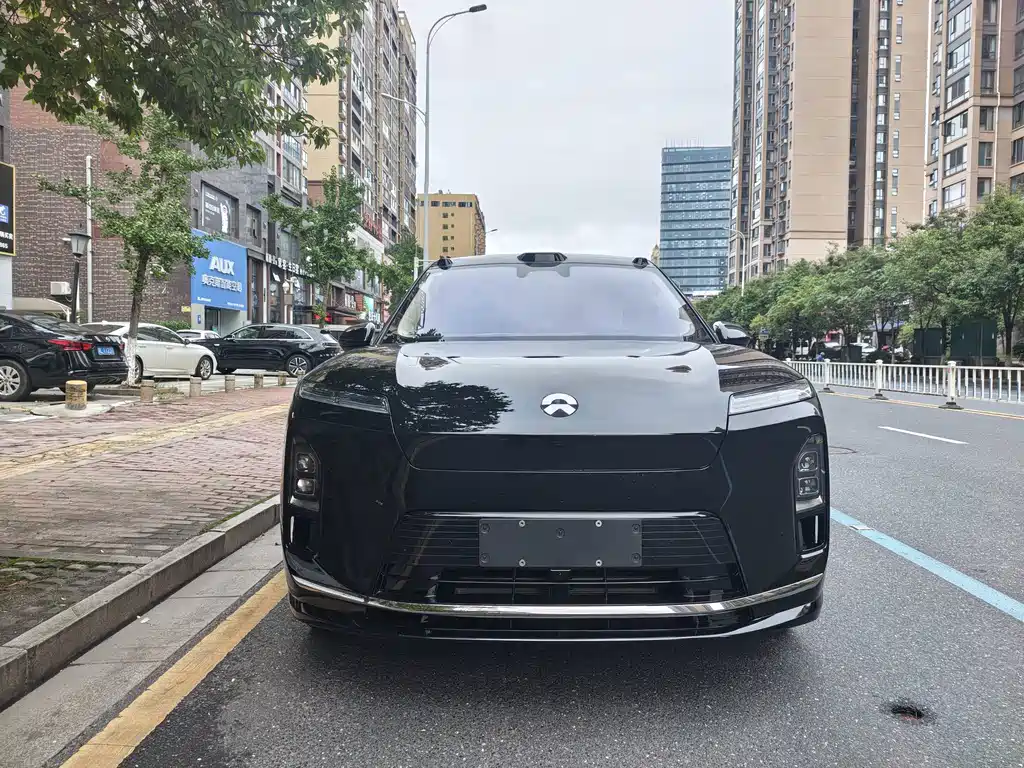 Nio ES8