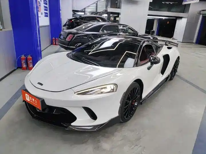McLaren GT
