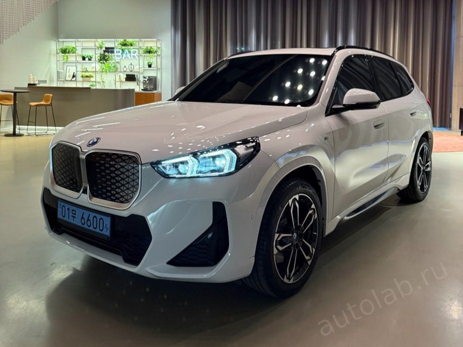 BMW Ix1