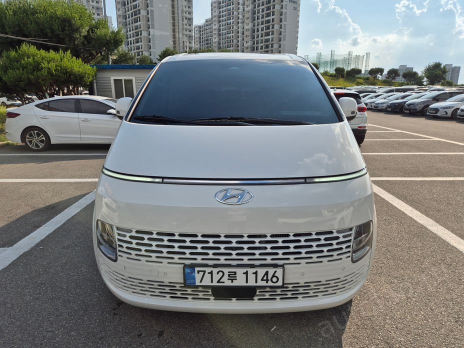 Hyundai Staria