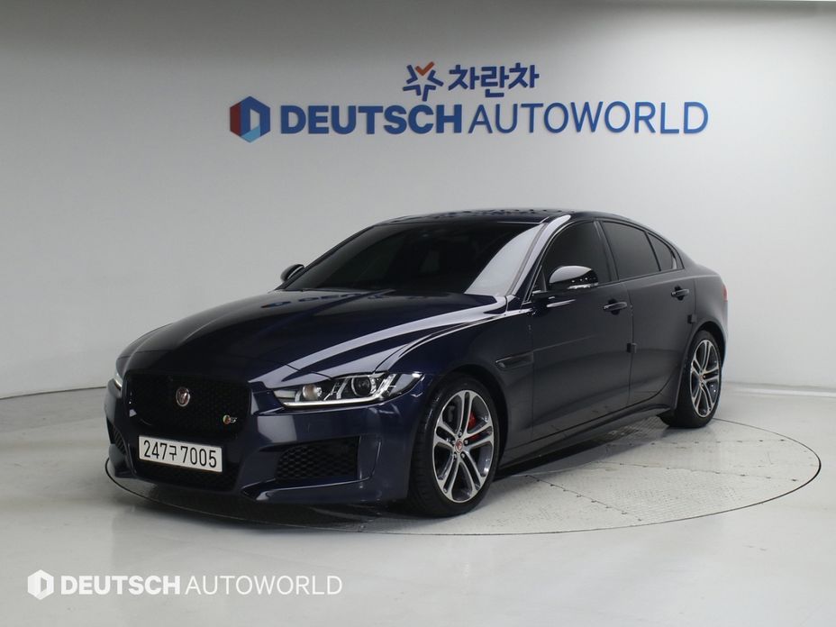 Jaguar XE