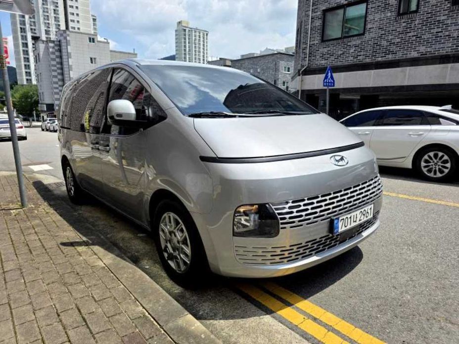 Hyundai Staria