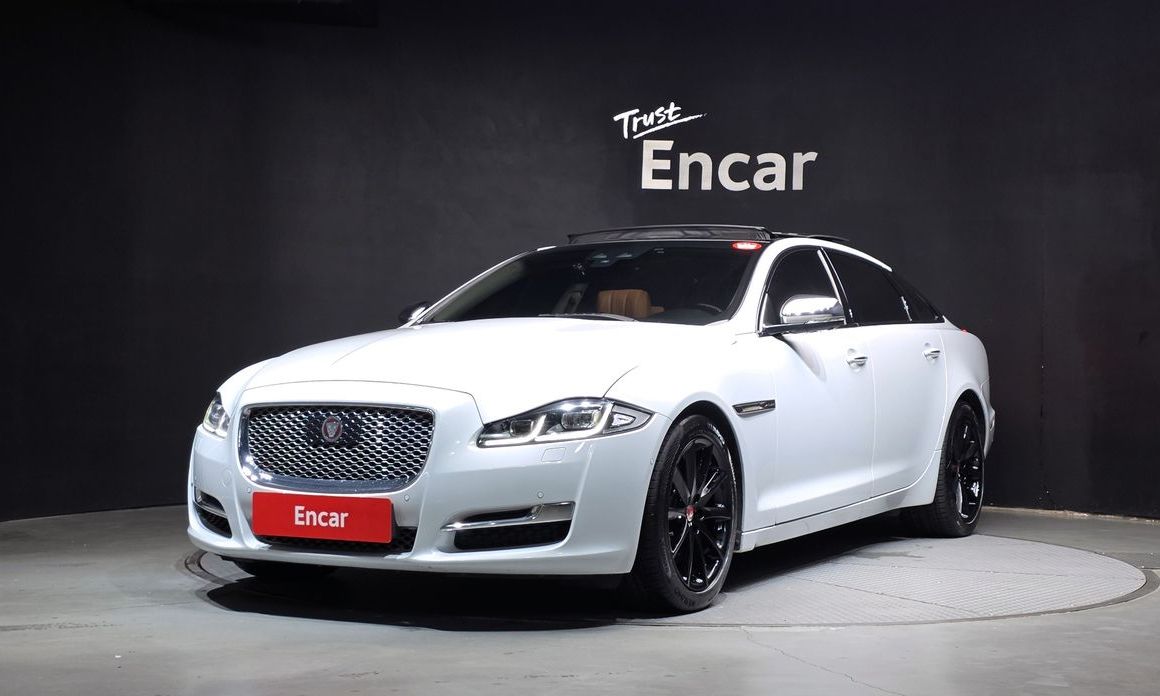 Jaguar XJ