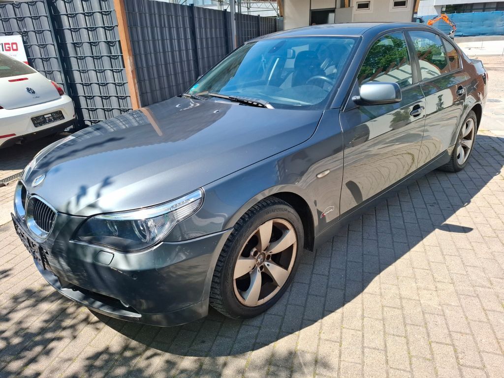 BMW 523